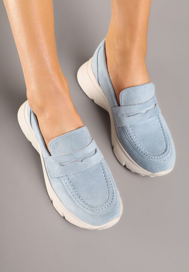 Renee - Niebieskie Półbuty w Stylu Mokasynów na Platformie Viandis. Okazja: na co dzień. Zapięcie: bez zapięcia. Kolor: niebieski. Materiał: jeans. Wzór: aplikacja. Obcas: na platformie. Styl: elegancki, casual