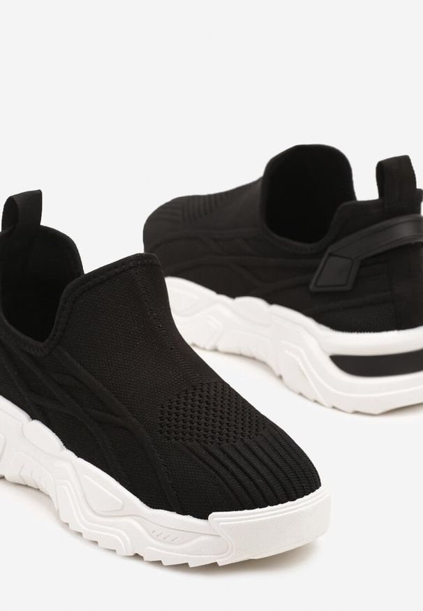 Renee - Czarne Siateczkowe Buty Sportowe Sneakersy Wsuwane Zdobione Tłoczeniami Nusadela. Zapięcie: bez zapięcia. Kolor: czarny. Materiał: jeans. Wzór: aplikacja