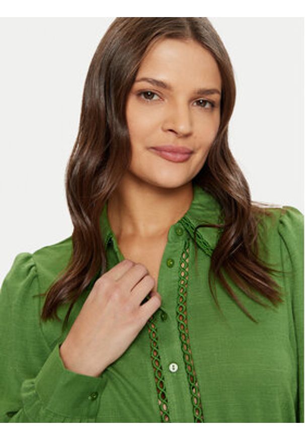 Vila Koszula Carmena 14102290 Zielony Regular Fit. Typ kołnierza: typu carmen. Kolor: zielony. Materiał: syntetyk, wiskoza