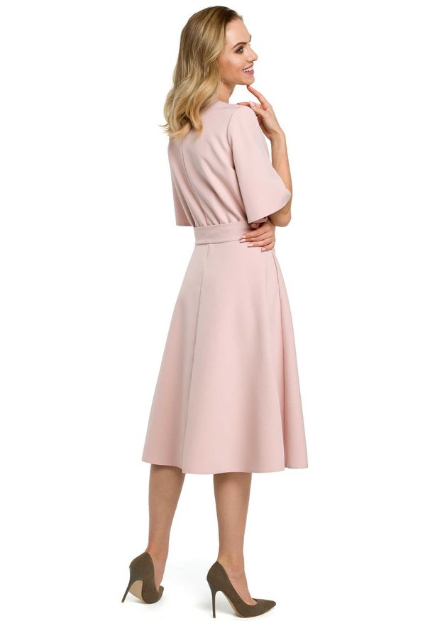MOE - Rozkloszowana elegancka sukienka z paskiem w talii. Materiał: elastan, materiał. Typ sukienki: rozkloszowane. Styl: elegancki