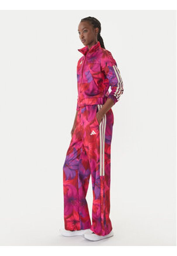 Adidas - adidas Spodnie dresowe Farm Rio House Of Tiro KD4632 Różowy Loose Fit. Kolor: różowy. Materiał: bawełna