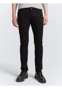 Męskie Spodnie Jeansowe Tom Tailor Troy Czarne Slim Fit 1021160 10270. Okazja: na spotkanie biznesowe, na randkę, na co dzień. Kolor: czarny. Wzór: gładki. Styl: klasyczny, biznesowy, casual, elegancki