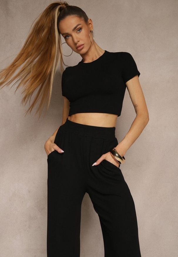 Renee - Czarny Komplet z Bawełny T-shirt Typu Crop Top i Spodnie Wide Leg Nelisandra. Kolor: czarny. Materiał: bawełna