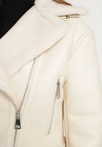 Born2be - Beżowa Kurtka Biker o Krótkim Kroju z Zasuwanymi Kieszeniami Laonette. Okazja: na co dzień, do pracy. Kolor: beżowy. Materiał: jeans. Długość: krótkie. Styl: casual, elegancki #6