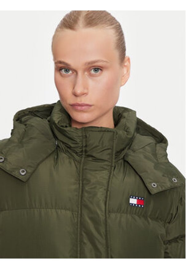 Tommy Jeans Płaszcz zimowy Alaska DW0DW18860 Zielony Regular Fit. Kolor: zielony. Materiał: syntetyk. Sezon: zima