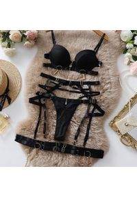 Intica - Zestaw bielizny z odważnymi detalami na romantyczne wieczory Jevgenija. Kolor: czarny. Materiał: materiał, skóra. Długość: długie #1