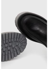 Liu Jo Kozaki SF1047EX014S1040 damskie kolor czarny na platformie. Nosek buta: okrągły. Kolor: czarny. Szerokość cholewki: normalna. Obcas: na platformie #3