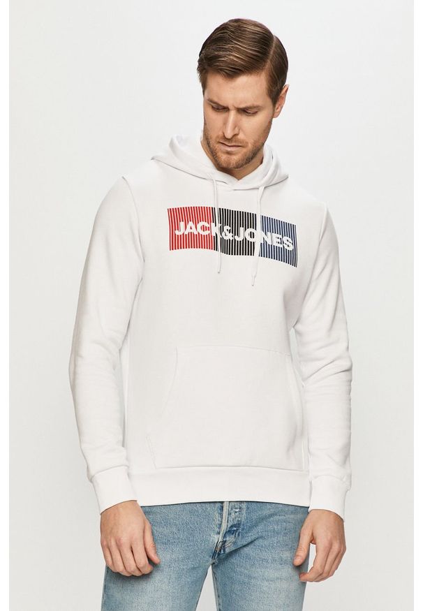 Jack & Jones - Bluza bawełniana. Okazja: na co dzień. Typ kołnierza: kaptur. Kolor: biały. Materiał: bawełna. Wzór: nadruk. Styl: casual