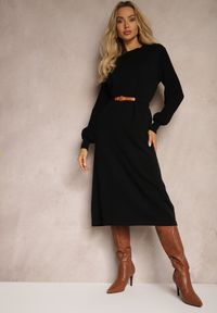 Renee - Czarna Sukienka z Dodatkiem Wiskozy z Paskiem i Ozdobnymi Rękawami Daiviane. Kolor: czarny. Materiał: wiskoza. Sezon: zima #1