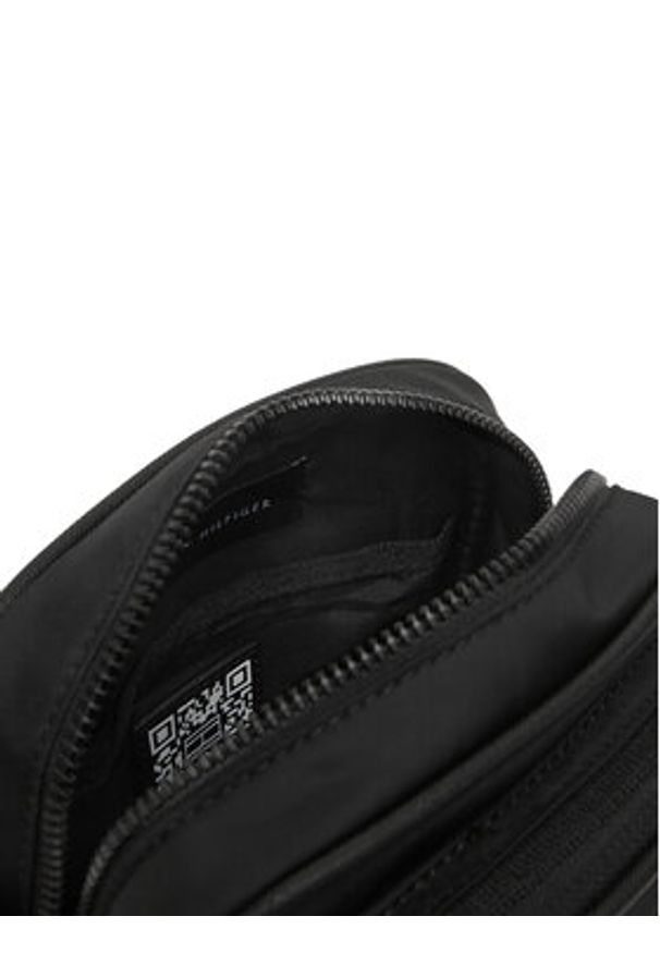TOMMY HILFIGER - Tommy Hilfiger Saszetka Th Repreve Mini Reporter AM0AM13465 Czarny. Kolor: czarny. Materiał: materiał