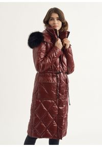 Ochnik - Długa bordowa kurtka damska pikowana. Typ kołnierza: kołnierzyk stójkowy. Kolor: czerwony. Materiał: nylon. Długość: długie #5