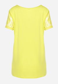 Born2be - Żółta Koszulka T-shirt z Wiskozy z Krótkim Rękawem i Koronką Relliara. Kolor: żółty. Materiał: wiskoza, koronka. Długość rękawa: krótki rękaw. Długość: krótkie. Wzór: koronka. Sezon: lato