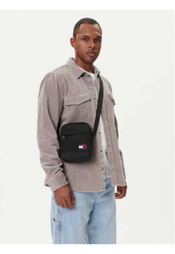 Tommy Jeans Saszetka Tjm Ess Daily Reporter AM0AM13389 Czarny. Kolor: czarny. Materiał: materiał