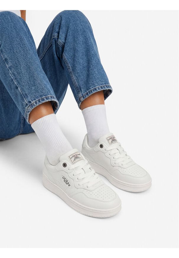 Guess Jeans Sneakersy CWBEO-GSJ119 Biały. Kolor: biały. Materiał: skóra