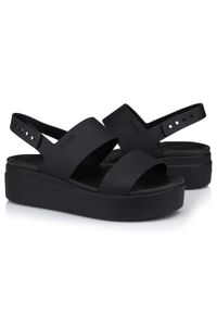 Crocs - Brooklyn Low Wedge. Kolor: czarny