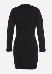 Born2be - Czarna Sukienka Sweterkowa Dwurzędowa z Guzikami i Ozdobnymi Frędzlami Vluona. Kolor: czarny. Materiał: materiał #4