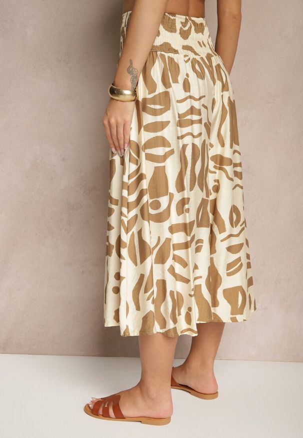 Renee - Beżowe Szerokie Spodnie Culottes z Gumką Zdobione Geometrycznym Printem Sartebia. Okazja: na co dzień. Kolor: beżowy. Wzór: geometria, aplikacja, nadruk. Styl: casual, elegancki