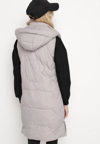 Born2be - Szara Pikowana Kamizelka z Odpinanym Kapturem i Ściągaczami Lorianvia. Okazja: na spacer, na co dzień. Kolor: szary. Materiał: jeans. Styl: casual, elegancki, sportowy #6