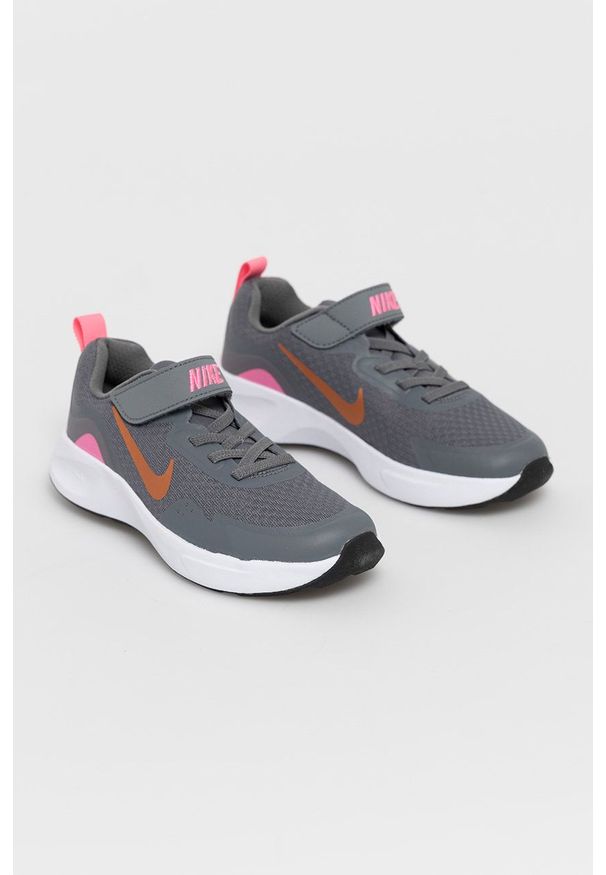 Nike Kids Buty kolor szary. Zapięcie: rzepy. Kolor: szary. Materiał: guma