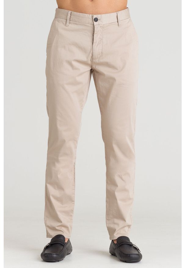 Beżowe spodnie Emporio Armani. Kolor: beżowy. Materiał: elastan, bawełna. Wzór: aplikacja