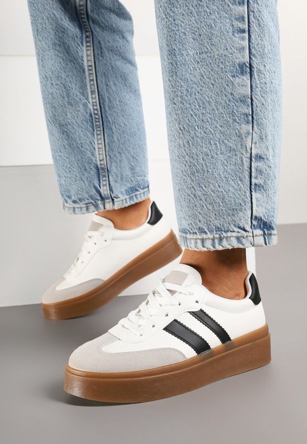 Born2be - Biało-Czarne Sneakersy w Stylu Tenisówek z Geometrycznym Wzorem Avelresil. Okazja: na co dzień. Kolor: biały. Materiał: jeans. Wzór: geometria