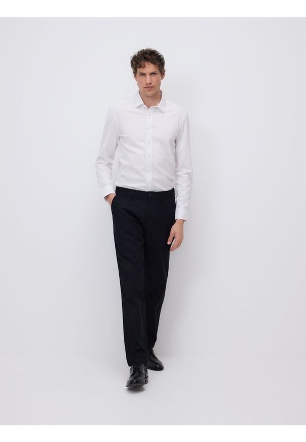 Reserved - Elegancka koszula super slim - biały. Kolor: biały. Materiał: bawełna, tkanina. Styl: elegancki