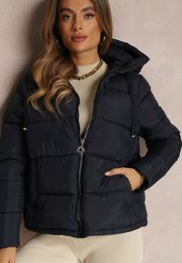 Renee - Granatowa Kurtka Puffer Pikowana z Kapturem Mullen. Typ kołnierza: kaptur. Kolor: niebieski. Materiał: jeans. Długość rękawa: długi rękaw. Długość: długie. Sezon: jesień, zima #4