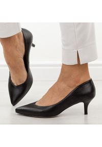 Czarne lico skórzane Polskie niskie szpilki damskie Prestige 2105/szpX. Okazja: na ślub cywilny, na wesele, na imprezę. Kolor: czarny. Materiał: skóra. Styl: elegancki, klasyczny #1