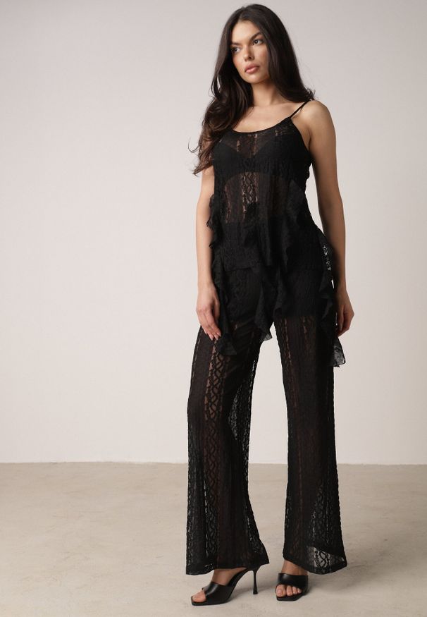Born2be - Czarny Rustykalny Komplet z Koronką i Falbankami Top i Szerokie Spodnie Pretissa. Kolor: czarny. Materiał: koronka. Wzór: koronka