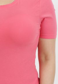 Born2be - Różowy T-shirt Akisistae. Kolekcja: plus size. Kolor: różowy. Materiał: dzianina, materiał, bawełna. Długość rękawa: krótki rękaw. Długość: krótkie #4