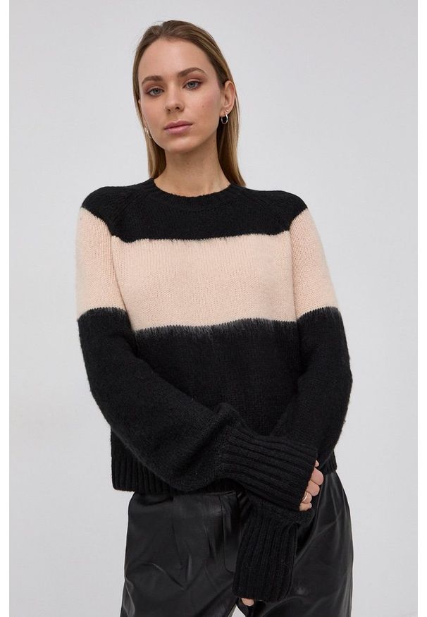 AllSaints Sweter z domieszką wełny damski kolor czarny. Okazja: na co dzień. Kolor: czarny. Materiał: wełna. Długość rękawa: raglanowy rękaw. Styl: casual