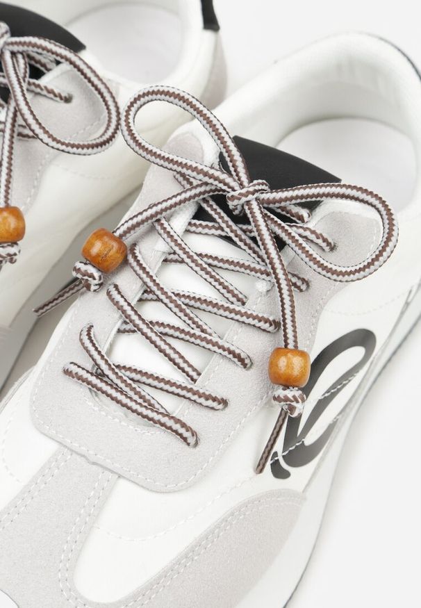 Renee - Czarne Sneakersy Ozdobione Geometrycznym Motywem Phiaronei. Okazja: na co dzień. Kolor: czarny. Materiał: jeans. Wzór: aplikacja, geometria