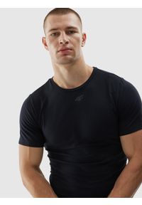 4f - 4F Koszulka treningowa bezszwowa męska - szara XXL/3XL. Kolor: szary. Materiał: skóra, materiał, dzianina, włókno, syntetyk. Długość rękawa: krótki rękaw. Długość: krótkie. Wzór: gładki, ze splotem. Sport: fitness