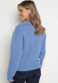 Born2be - Niebieski Sweter z Wełną Ściągaczem i Tłoczeniem Riavonnae. Okazja: na co dzień. Kolor: niebieski. Materiał: wełna. Styl: wizytowy, klasyczny, casual, elegancki #6