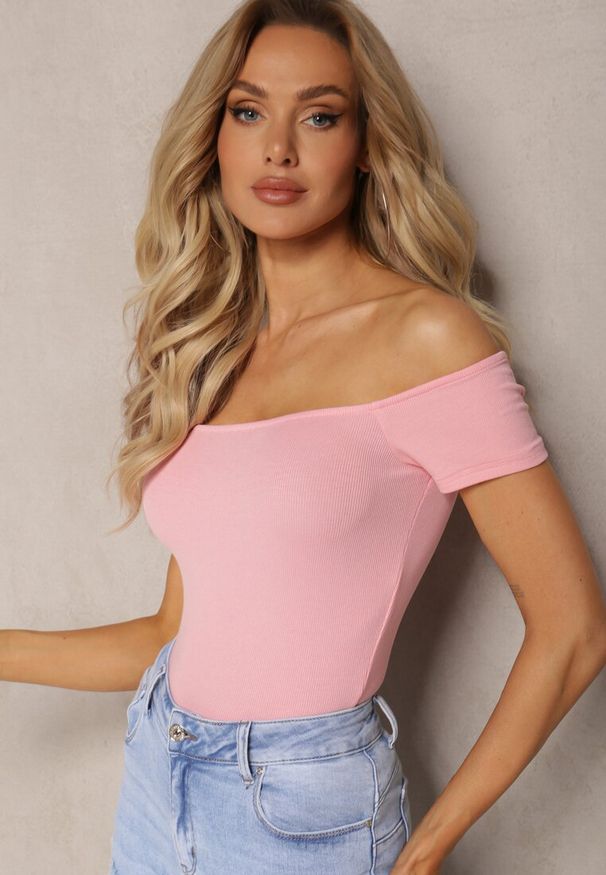 Renee - Różowy Bawełniany T-shirt Top z Hiszpańskim Dekoltem Ertalissa. Okazja: na co dzień. Kolor: różowy. Materiał: bawełna. Długość: krótkie. Sezon: lato. Styl: casual