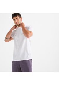 DOMYOS - Koszulka fitness męska Domyos krótki rękaw. Kolor: biały. Materiał: materiał, poliester. Długość rękawa: krótki rękaw. Długość: krótkie. Sport: fitness
