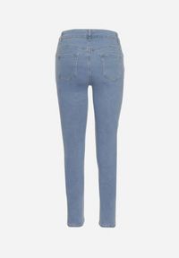 Born2be - Niebieskie Dopasowane Jeansy z Dziurami i Przetarciami Eviraes. Okazja: na co dzień. Kolor: niebieski. Styl: elegancki, casual