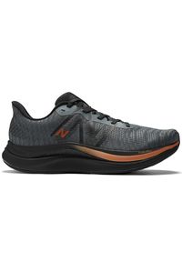 Buty męskie New Balance FuelCell Propel v4 MFCPRGA4 – czarne. Okazja: na co dzień. Kolor: czarny. Materiał: guma, syntetyk, poliester. Szerokość cholewki: normalna. Sport: fitness, bieganie