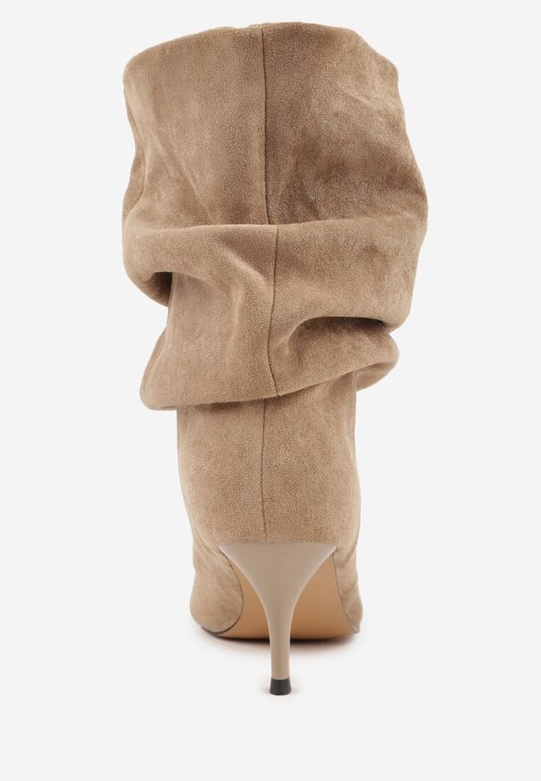 Born2be - Ciemnobeżowe Botki na Szpilce z Marszczoną Cholewką Hailenia. Okazja: na co dzień. Kolor: beżowy. Szerokość cholewki: normalna. Obcas: na szpilce. Styl: casual, elegancki. Wysokość obcasa: średni