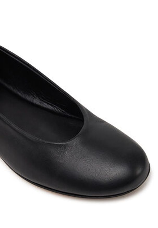 Weekend Max Mara Baleriny 2515521074600 Czarny. Kolor: czarny. Materiał: skóra