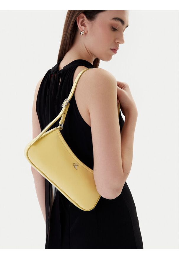 Calvin Klein Torebka Ck Small Shoulder Bag LV04F3170G Żółty. Kolor: żółty. Materiał: skórzane