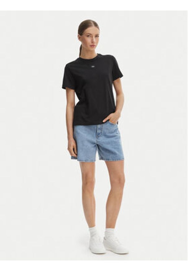 Calvin Klein Jeans T-Shirt LV047F227G Czarny Classic Fit. Kolor: czarny. Materiał: bawełna