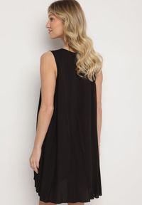Born2be - Czarna Rozkloszowana Sukienka z Bawełny z Ozdobnymi Guzikami Folusae. Okazja: na co dzień. Typ kołnierza: dekolt w serek. Kolor: czarny. Materiał: bawełna. Sezon: wiosna, lato. Typ sukienki: proste. Styl: klasyczny, casual, elegancki #2