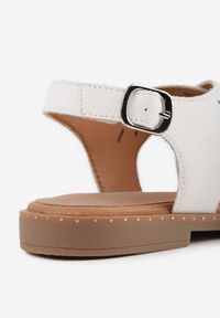 Born2be - Białe Sandały ze Skóry Naturalnej z Ażurowym Wzorem Elrinelin. Okazja: na co dzień, do pracy, na spotkanie biznesowe. Zapięcie: sprzączka. Kolor: biały. Materiał: skóra. Wzór: ażurowy. Styl: klasyczny, casual, biznesowy, elegancki #9