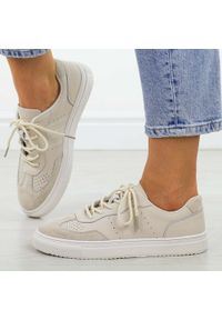 Beżowe skórzane półbuty damskie Vinceza 41481. Okazja: na co dzień, na spacer. Zapięcie: sznurówki. Kolor: beżowy. Materiał: skóra. Sezon: jesień, wiosna, lato. Styl: klasyczny, casual, elegancki #1