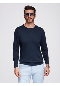 Ombre Clothing - Męski sweter z okrągłym dekoltem z elastycznej dzianiny o klasycznym splocie - granatowy V1. Okazja: na co dzień. Kolor: niebieski. Materiał: dzianina. Wzór: ze splotem. Styl: klasyczny #1