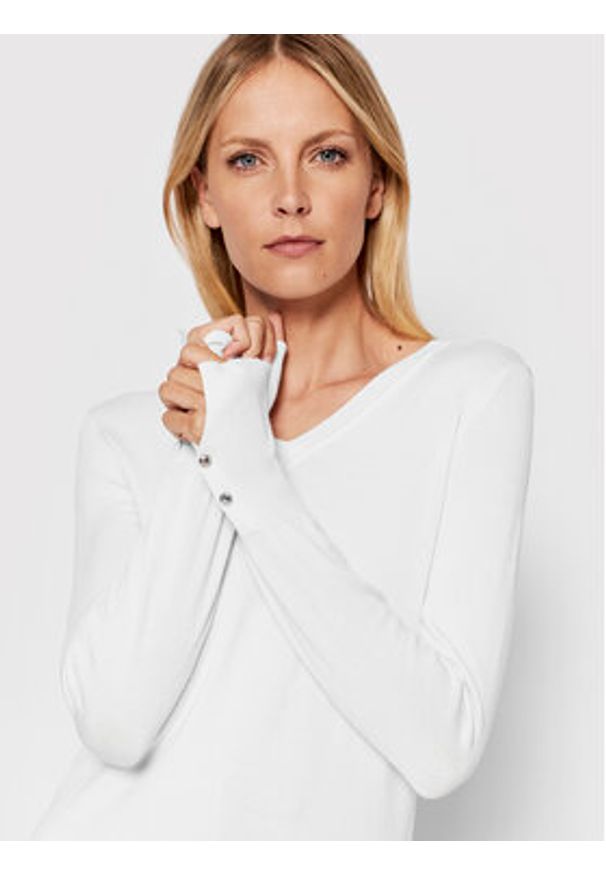 Guess Sweter W2YR31 Z2V62 Biały Regular Fit. Kolor: biały. Materiał: wiskoza