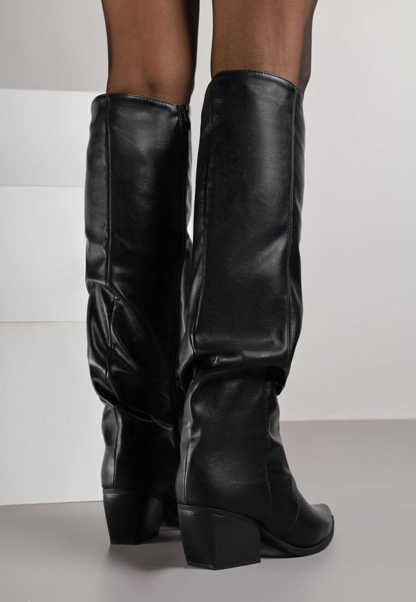 Renee - Czarne Marszczone Kozaki na Obcasie w Kształcie Stożka Atima. Okazja: na imprezę. Kolor: czarny. Materiał: jeans, koronka. Obcas: na obcasie. Wysokość obcasa: średni