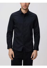 Reserved - Gładka koszula super slim fit - czarny. Kolor: czarny. Materiał: bawełna, tkanina. Wzór: gładki #1