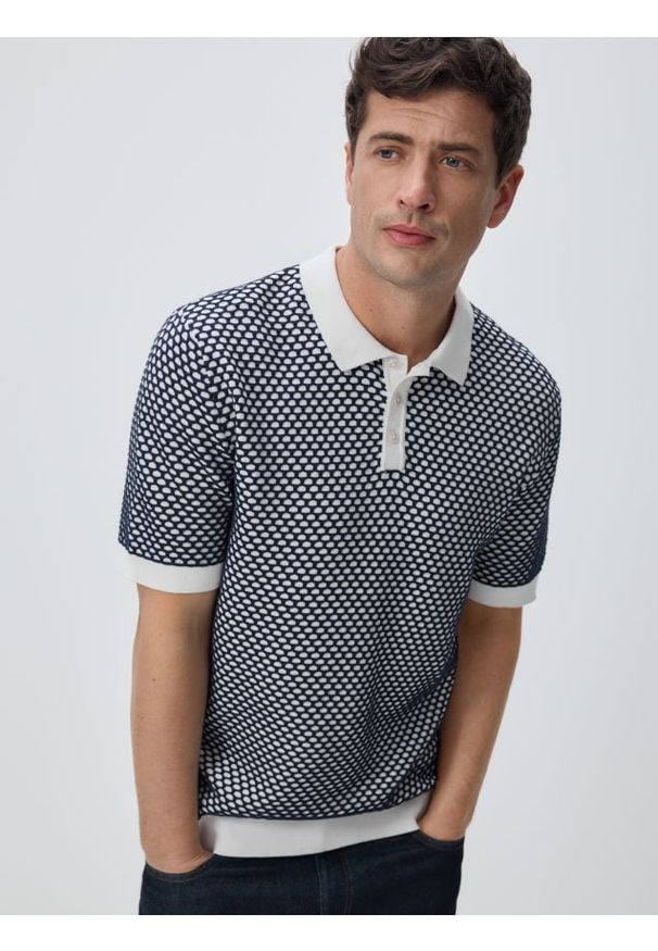 Reserved - Bawełniany sweter polo - granatowy. Typ kołnierza: polo. Kolor: niebieski. Materiał: bawełna